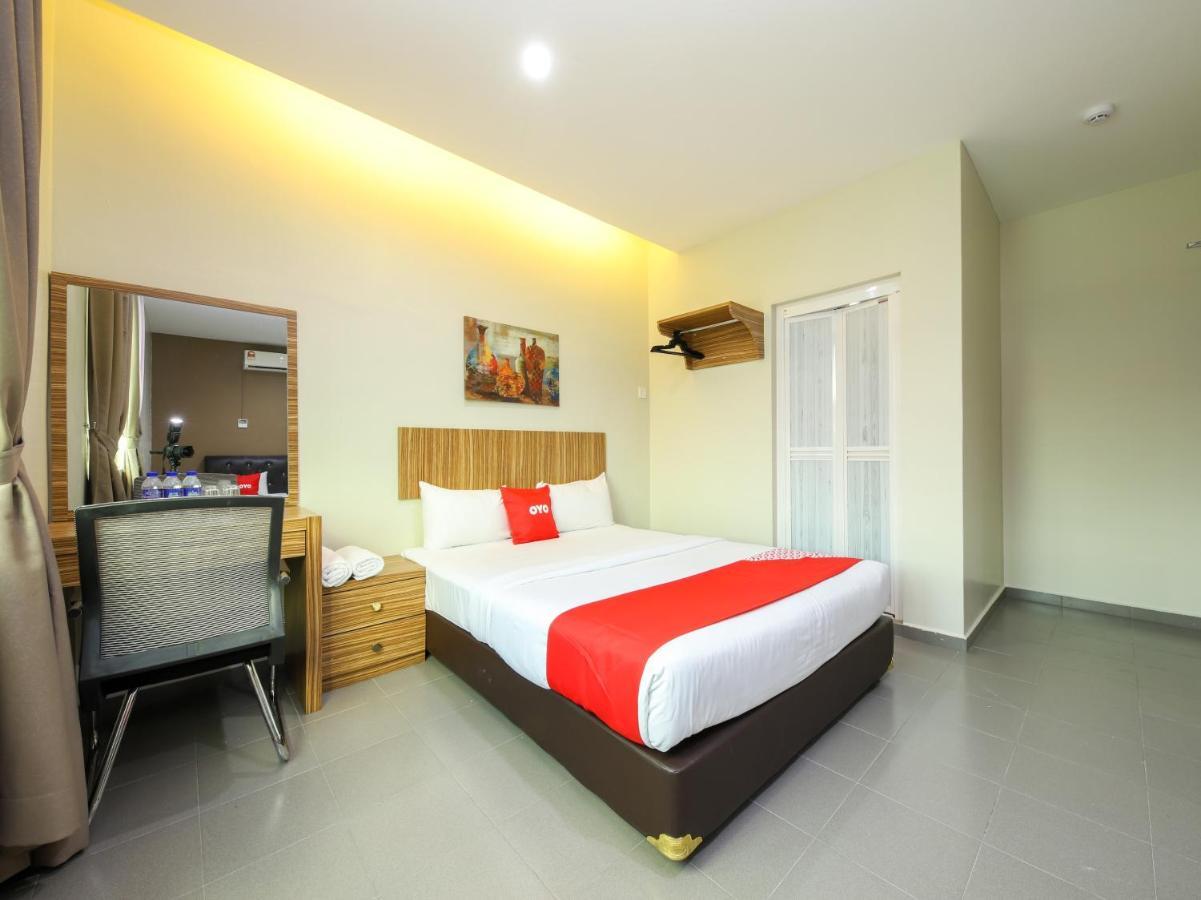 Oyo 89839 Riaz Hotel Malacca Exterior foto